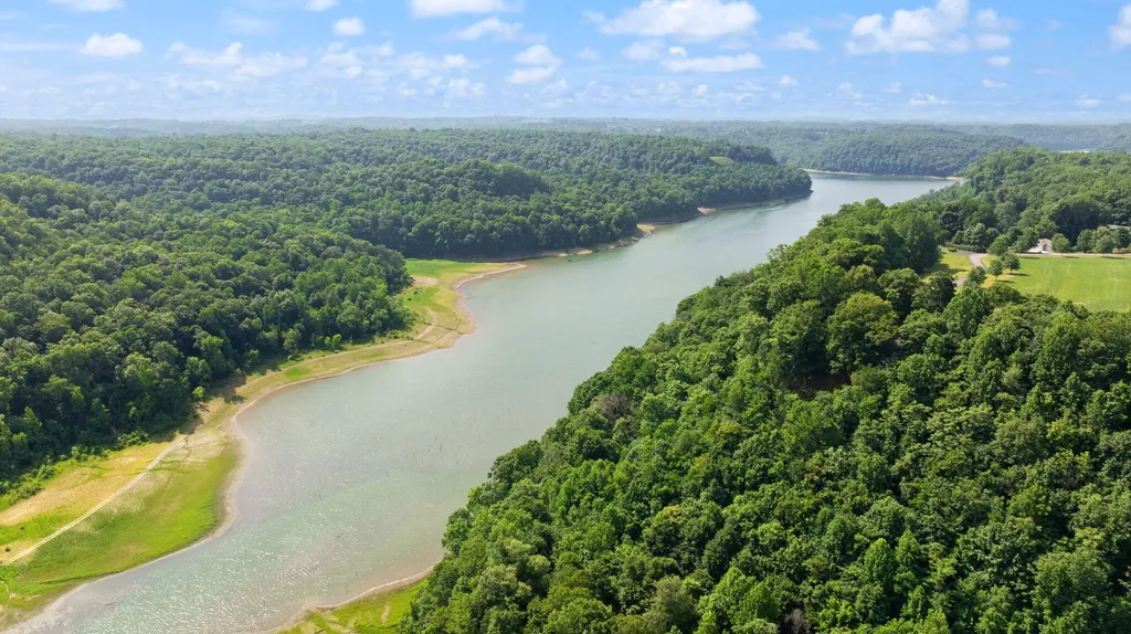 529 Cliffside Drive Russell Springs KY 42642