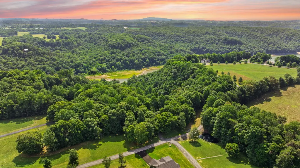 529 Cliffside Drive Russell Springs KY 42642