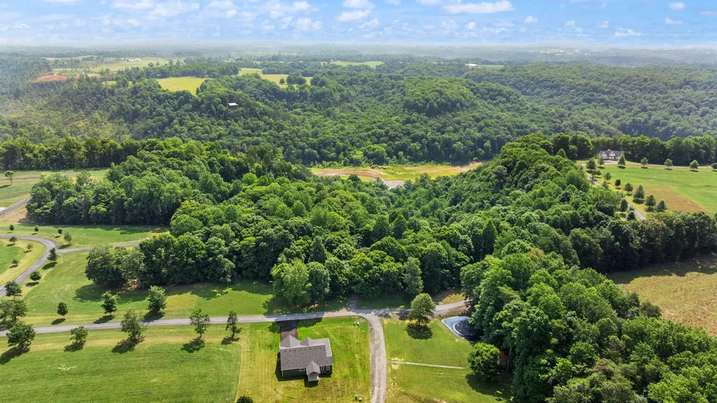529 Cliffside Drive Russell Springs KY 42642