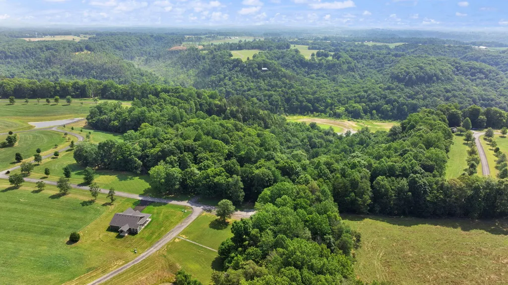 529 Cliffside Drive Russell Springs KY 42642