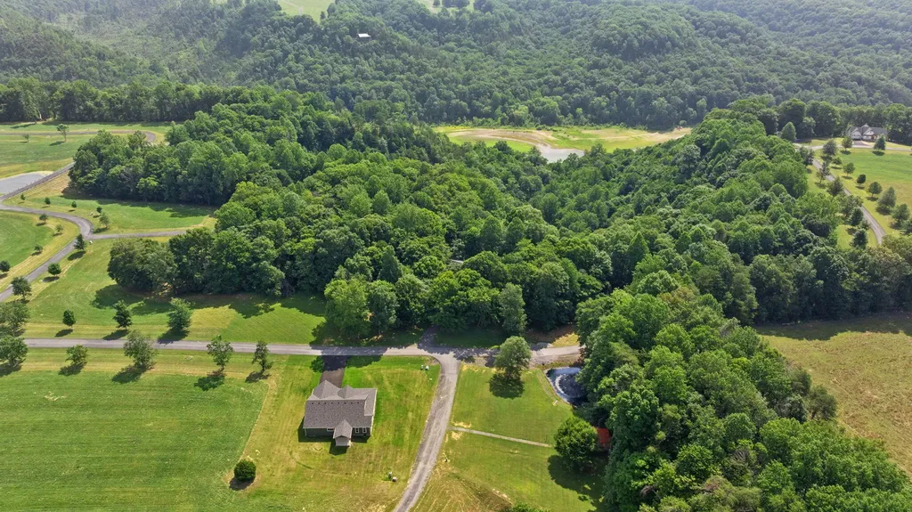 529 Cliffside Drive Russell Springs KY 42642