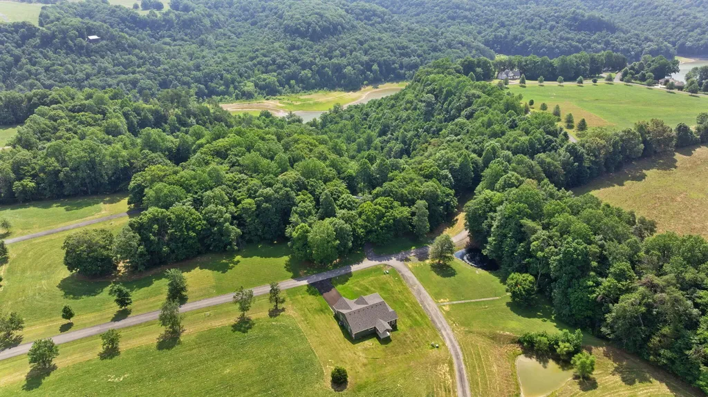 529 Cliffside Drive Russell Springs KY 42642