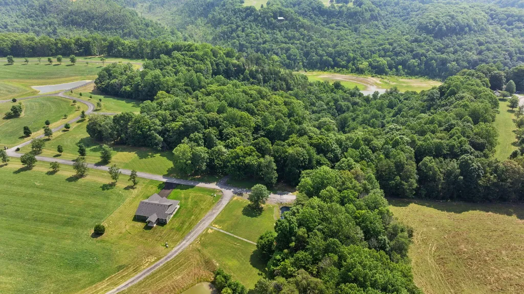 529 Cliffside Drive Russell Springs KY 42642