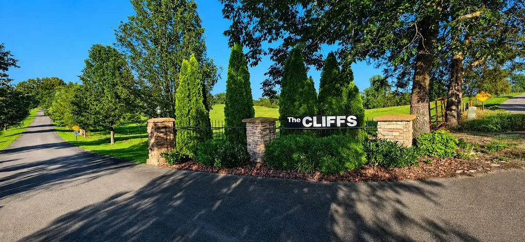 529 Cliffside Drive Russell Springs KY 42642