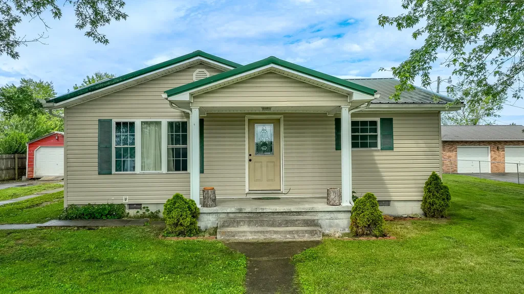 313 W Highway 1376 East Bernstadt KY 40729