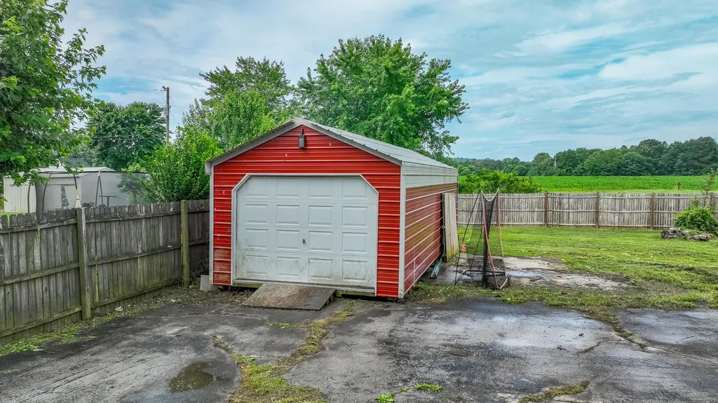 313 W Highway 1376 East Bernstadt KY 40729