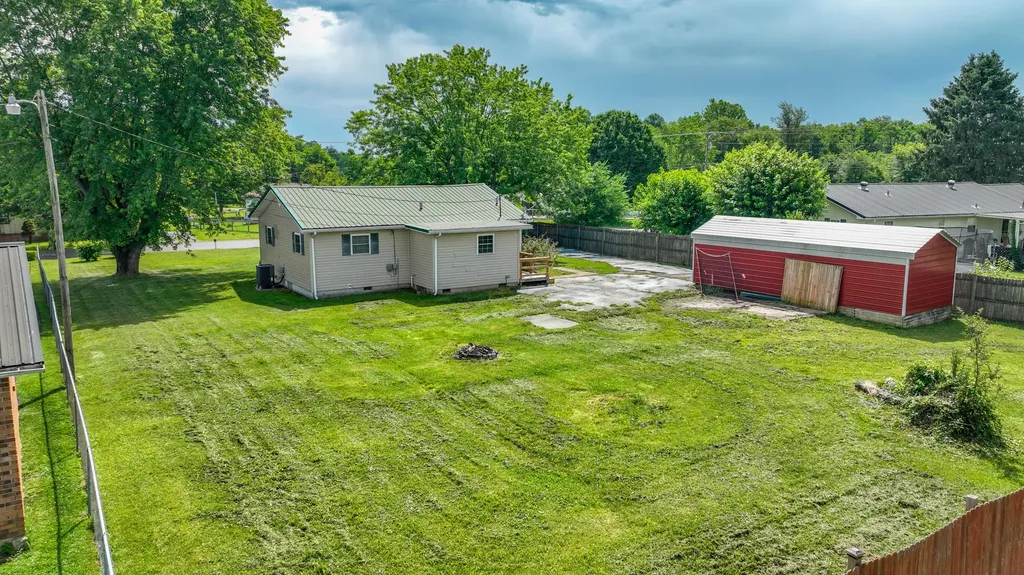 313 W Highway 1376 East Bernstadt KY 40729