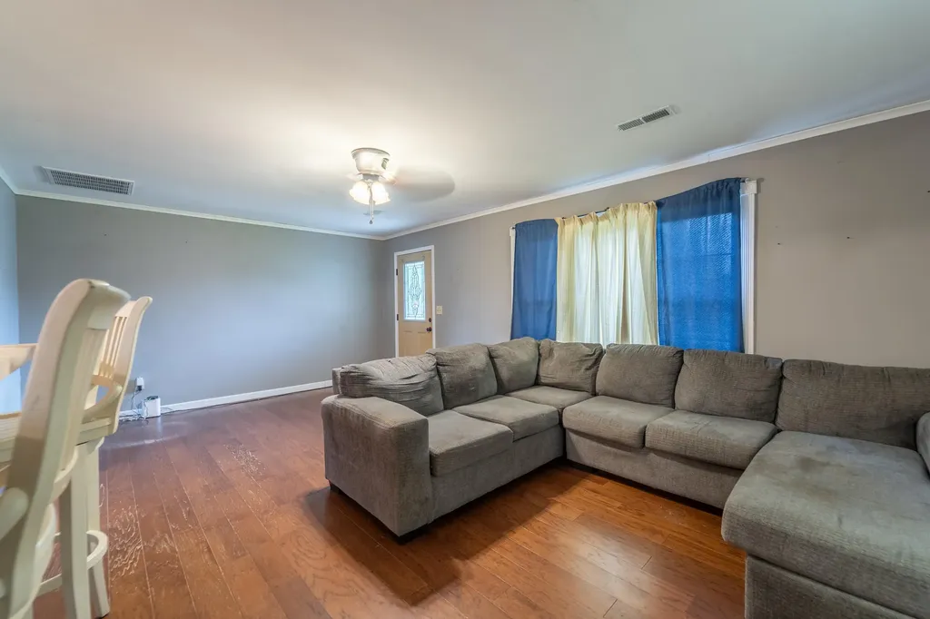 313 W Highway 1376 East Bernstadt KY 40729