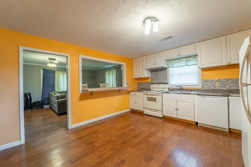 313 W Highway 1376 East Bernstadt KY 40729