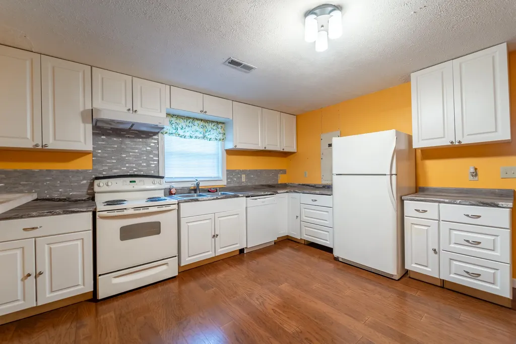 313 W Highway 1376 East Bernstadt KY 40729