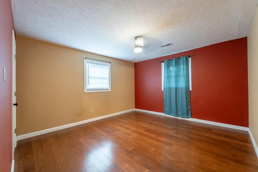313 W Highway 1376 East Bernstadt KY 40729