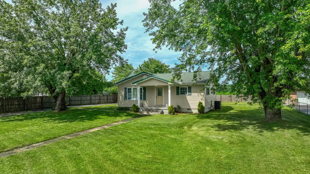 313 W Highway 1376 East Bernstadt KY 40729