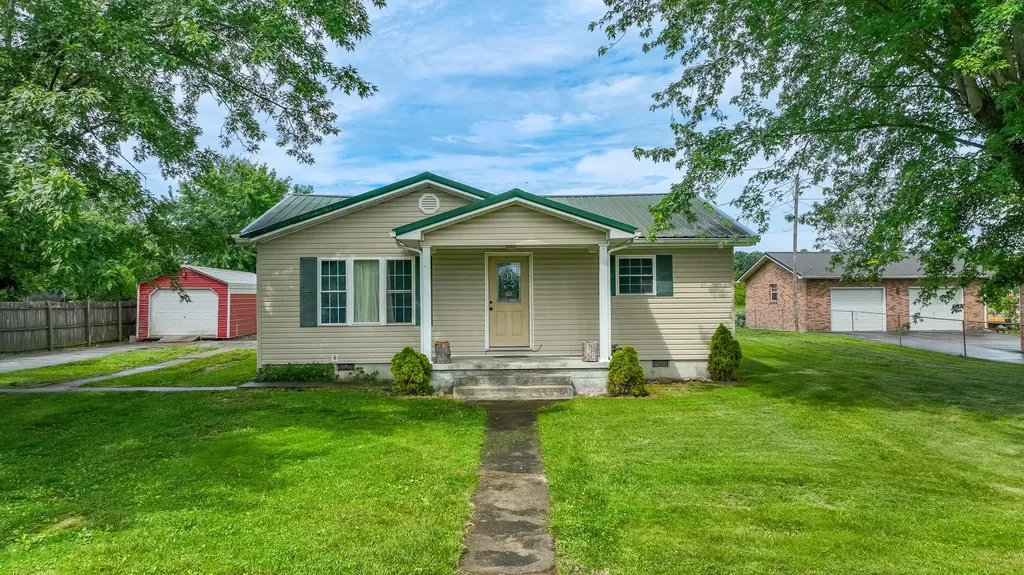 313 W Highway 1376 East Bernstadt KY 40729