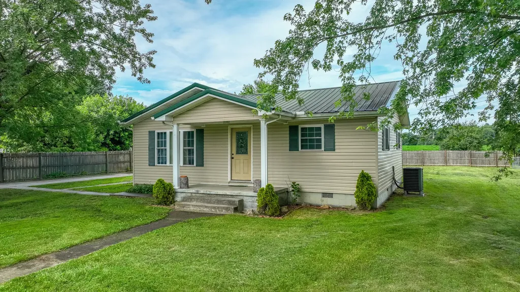 313 W Highway 1376 East Bernstadt KY 40729