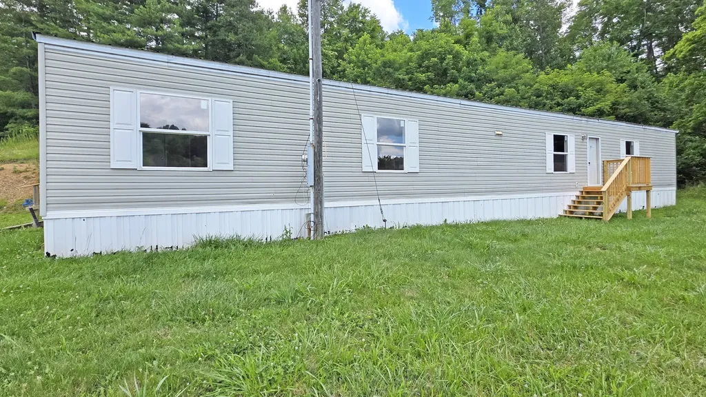1060 Veneable School Road Booneville KY 41314