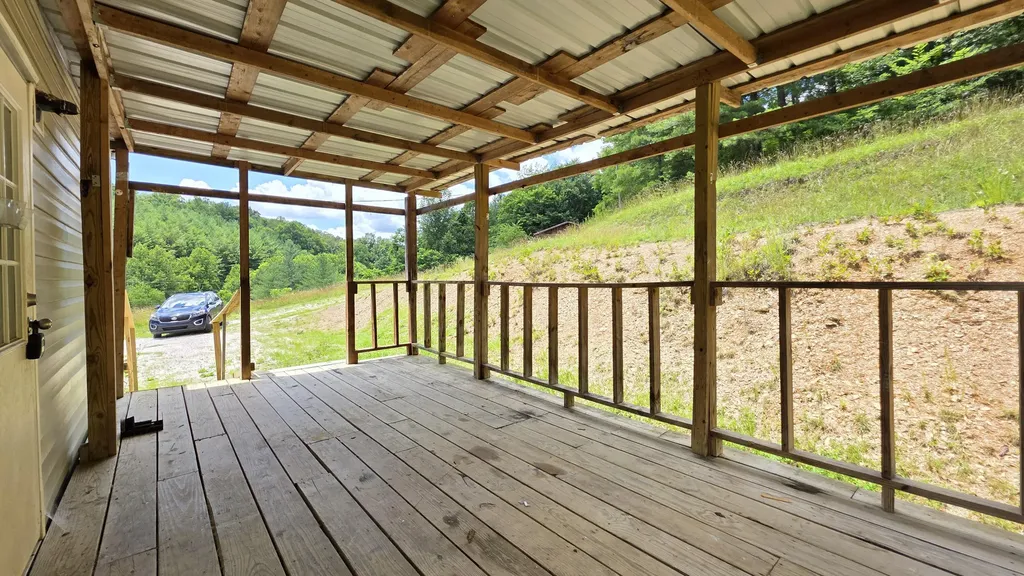 1060 Veneable School Road Booneville KY 41314