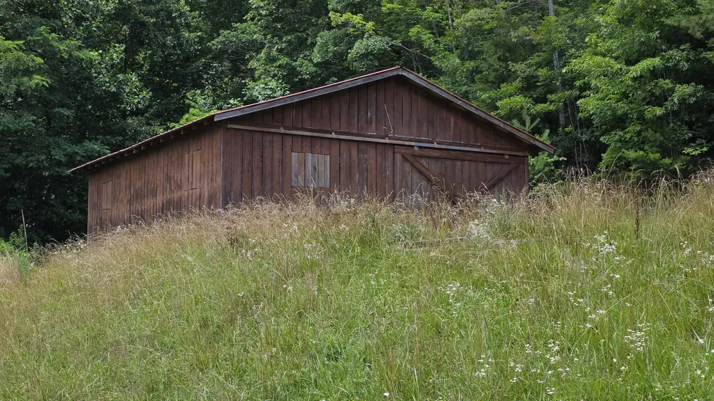 1060 Veneable School Road Booneville KY 41314