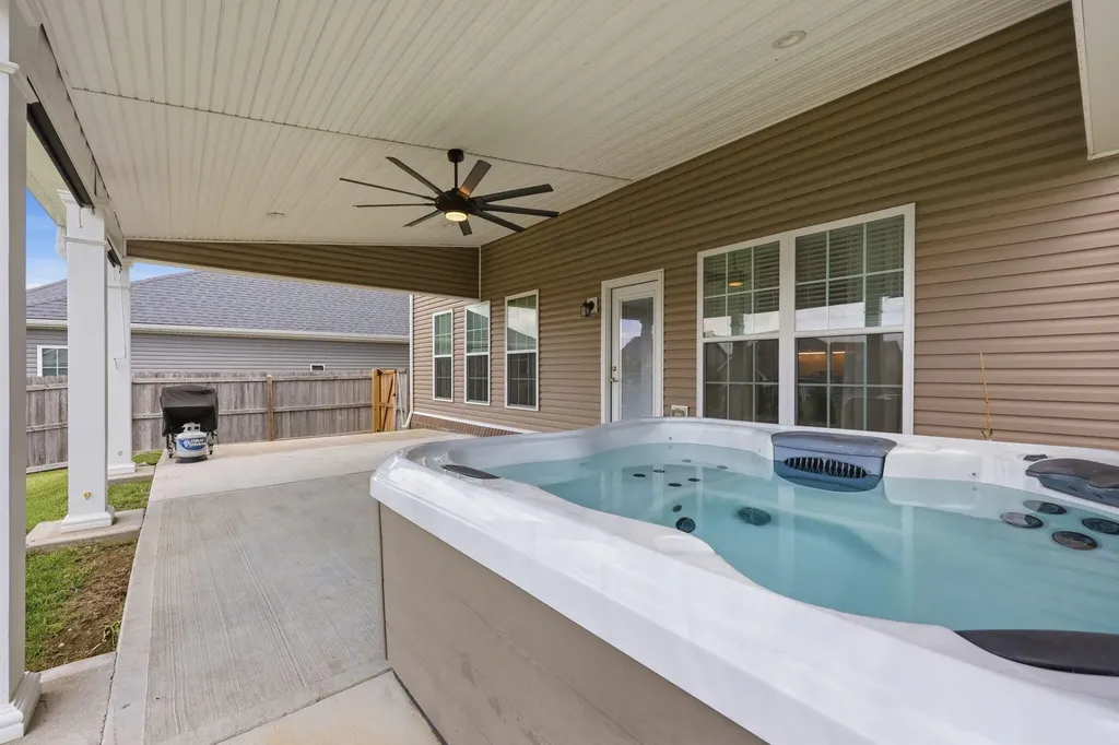 240 Blackthorn Drive Nicholasville KY 40356