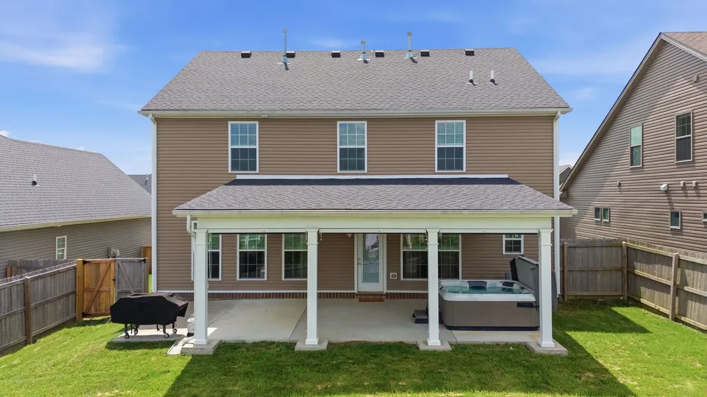 240 Blackthorn Drive Nicholasville KY 40356