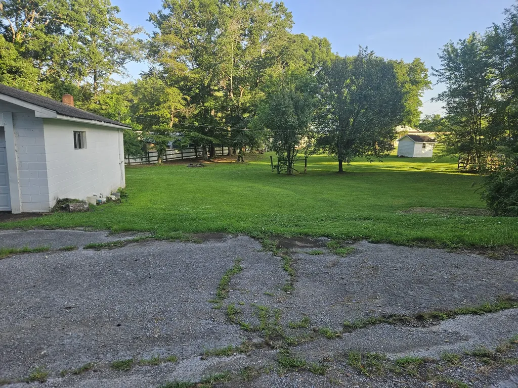 1229 Ky-80 Russell Springs KY 42642