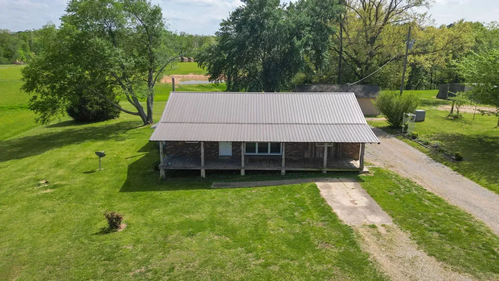 1875 Buffalo Road New Concord KY 42076