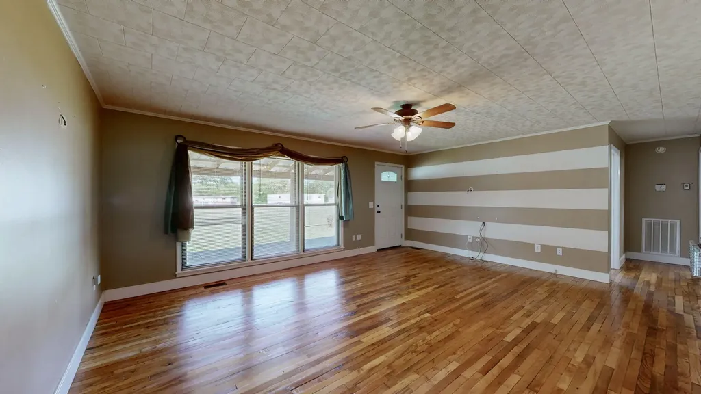 1875 Buffalo Road New Concord KY 42076