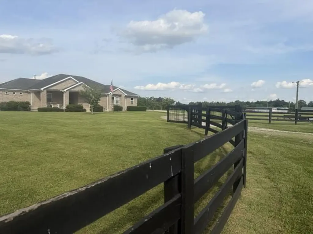 398 Jim Weaver Road Crab Orchard KY 40419