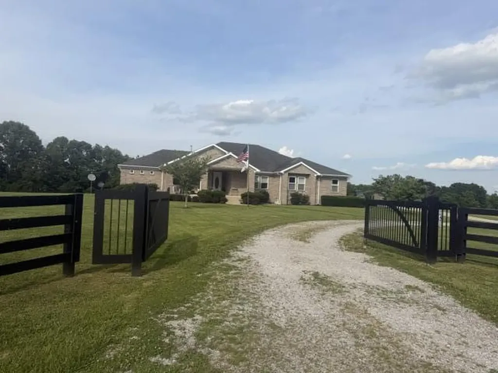 398 Jim Weaver Road Crab Orchard KY 40419