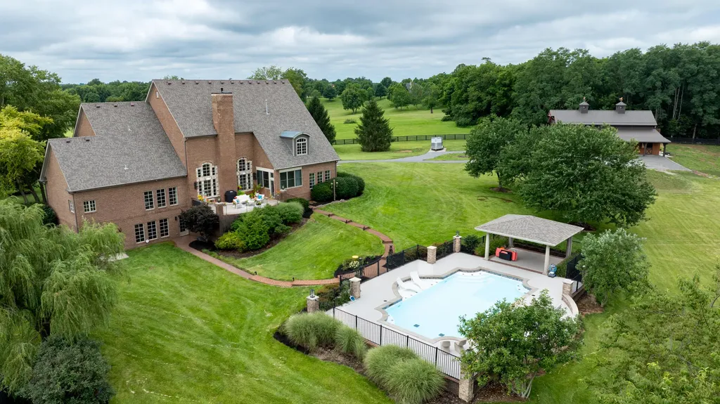 1261 Todds Station Lexington KY 40509