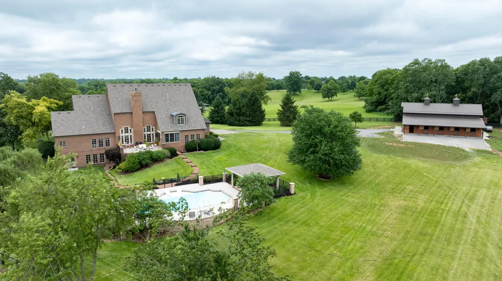 1261 Todds Station Lexington KY 40509