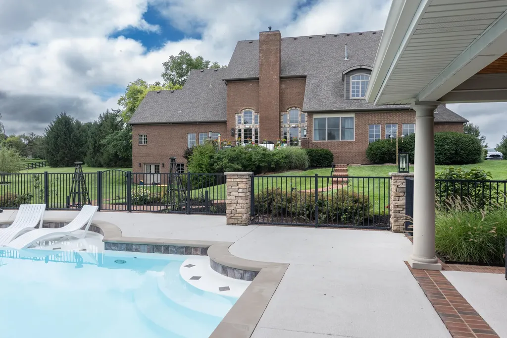 1261 Todds Station Lexington KY 40509