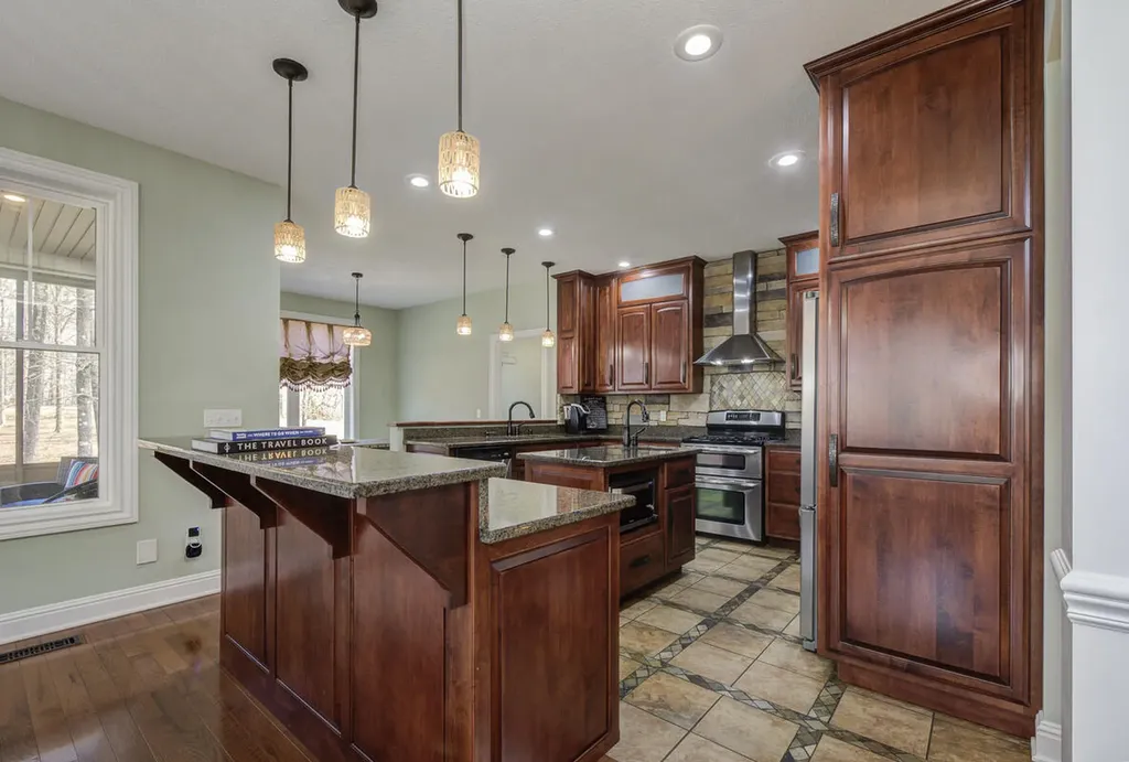81 Pier Lane Murray KY 42071