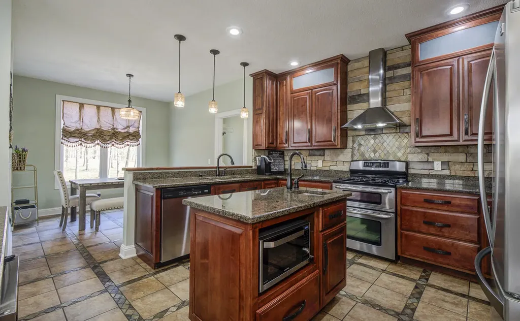 81 Pier Lane Murray KY 42071