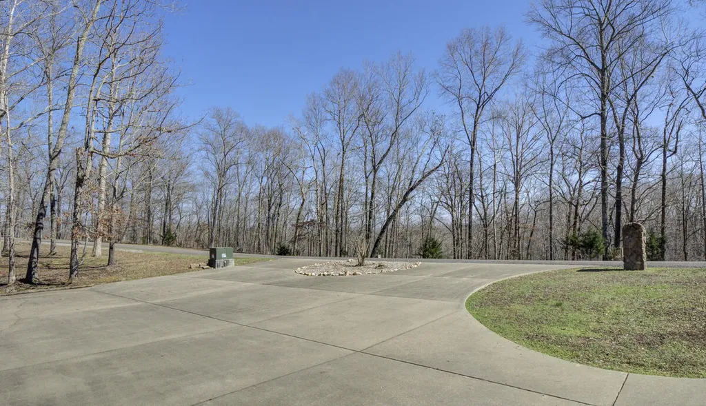 81 Pier Lane Murray KY 42071