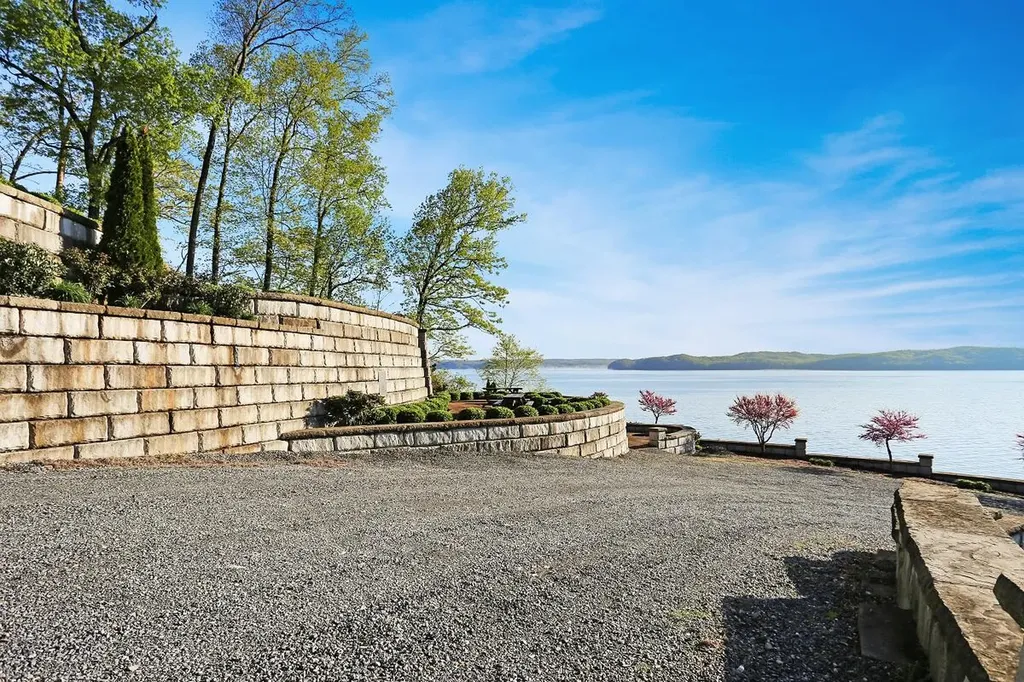 81 Pier Lane Murray KY 42071