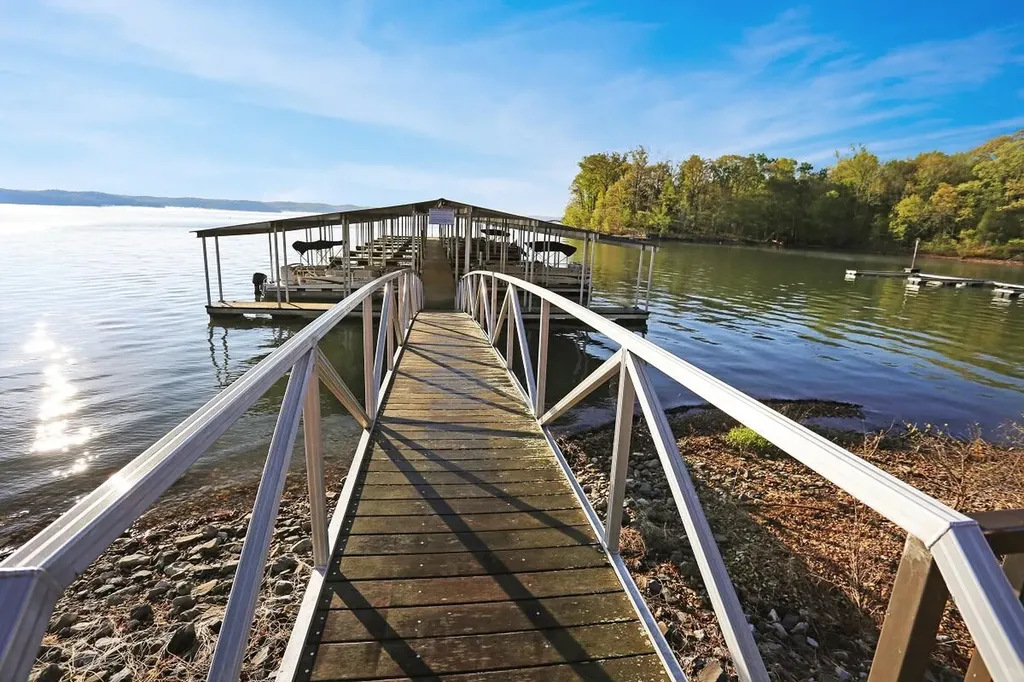 81 Pier Lane Murray KY 42071