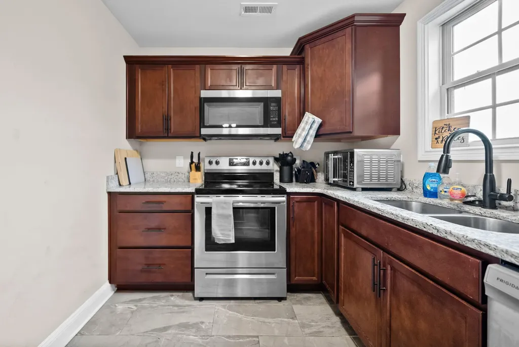 143 Ambridge Street Oak Grove KY 42262