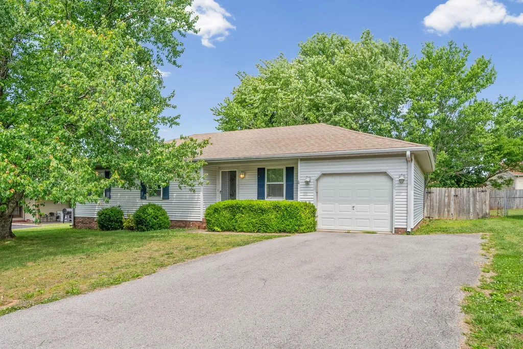 535 Foxfield Road Hopkinsville KY 42240