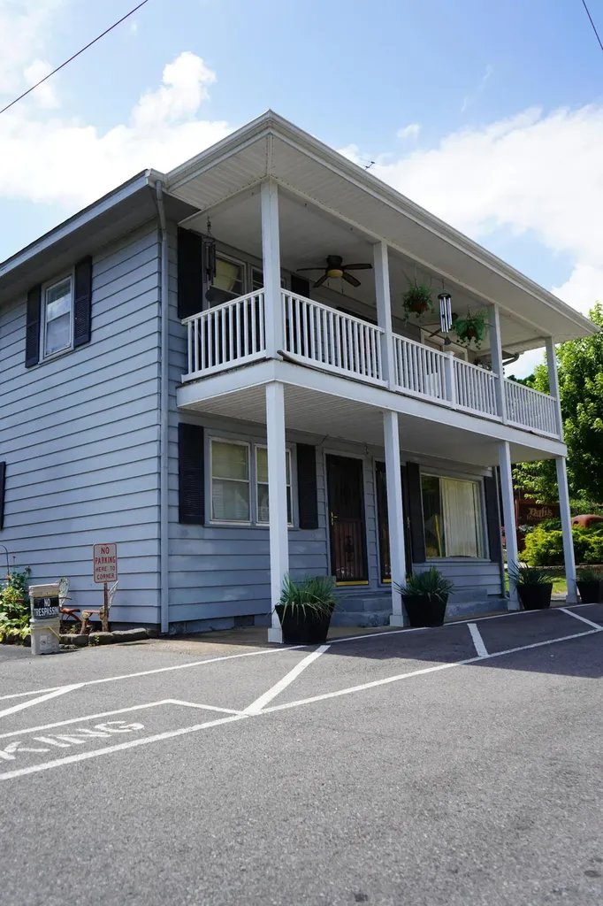 1817 J H O'bryan Avenue Grand Rivers KY 42045