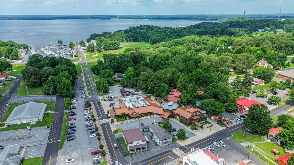 1817 J H O'bryan Avenue Grand Rivers KY 42045