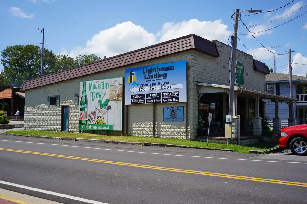 1817 J H O'bryan Avenue Grand Rivers KY 42045