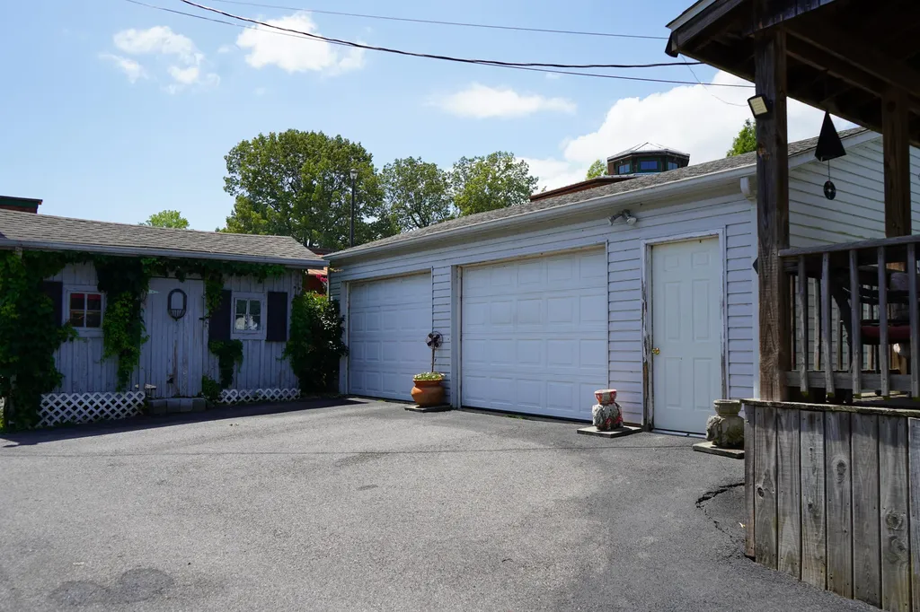 1817 J H O'bryan Avenue Grand Rivers KY 42045
