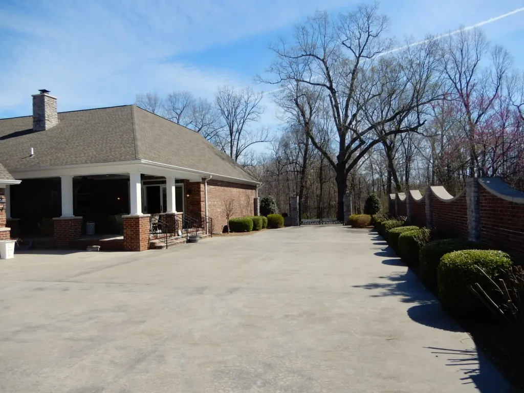 135 Allegheny Road Gilbertsville KY 42044