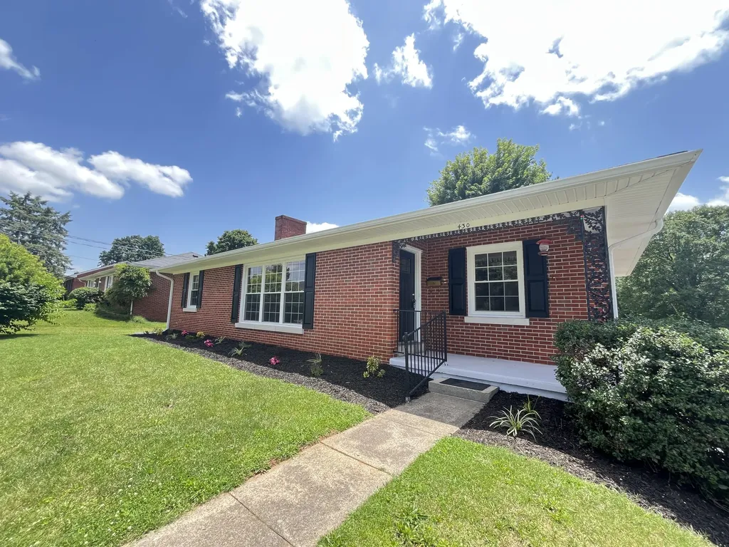 430 College Manor Harrodsburg KY 40330
