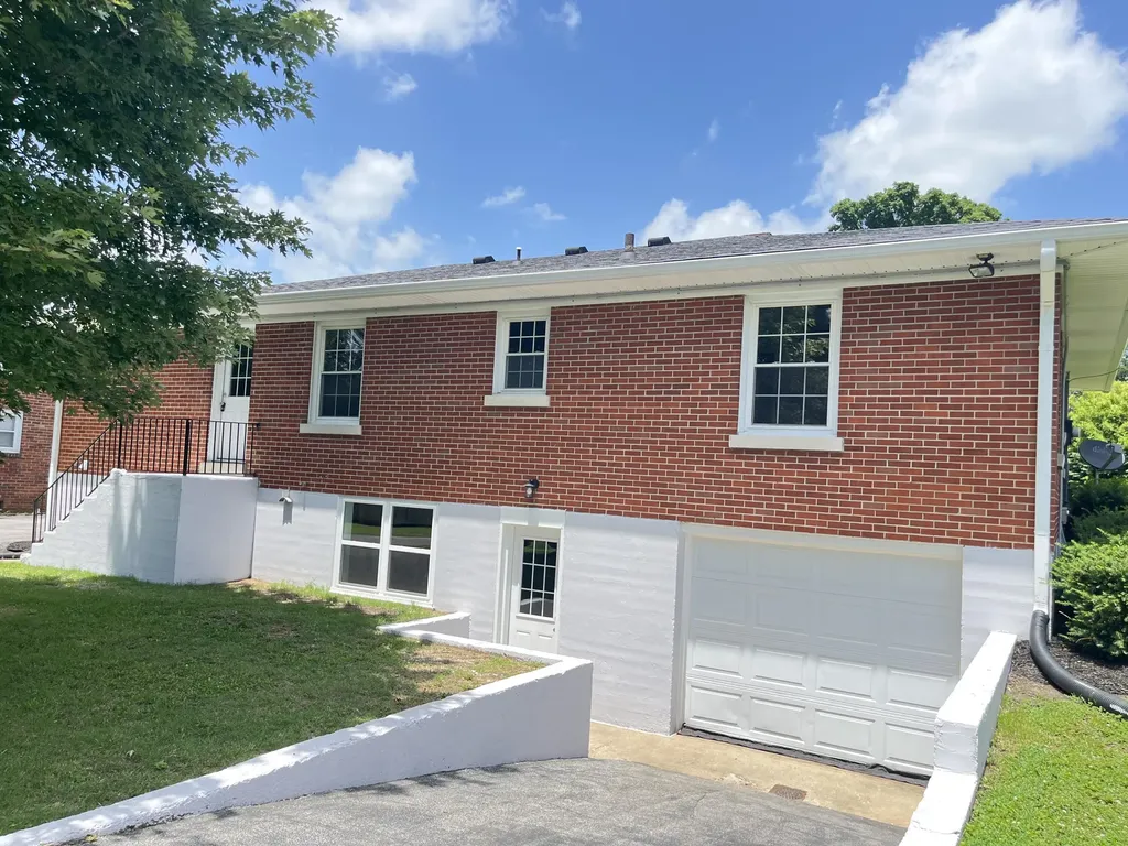 430 College Manor Harrodsburg KY 40330