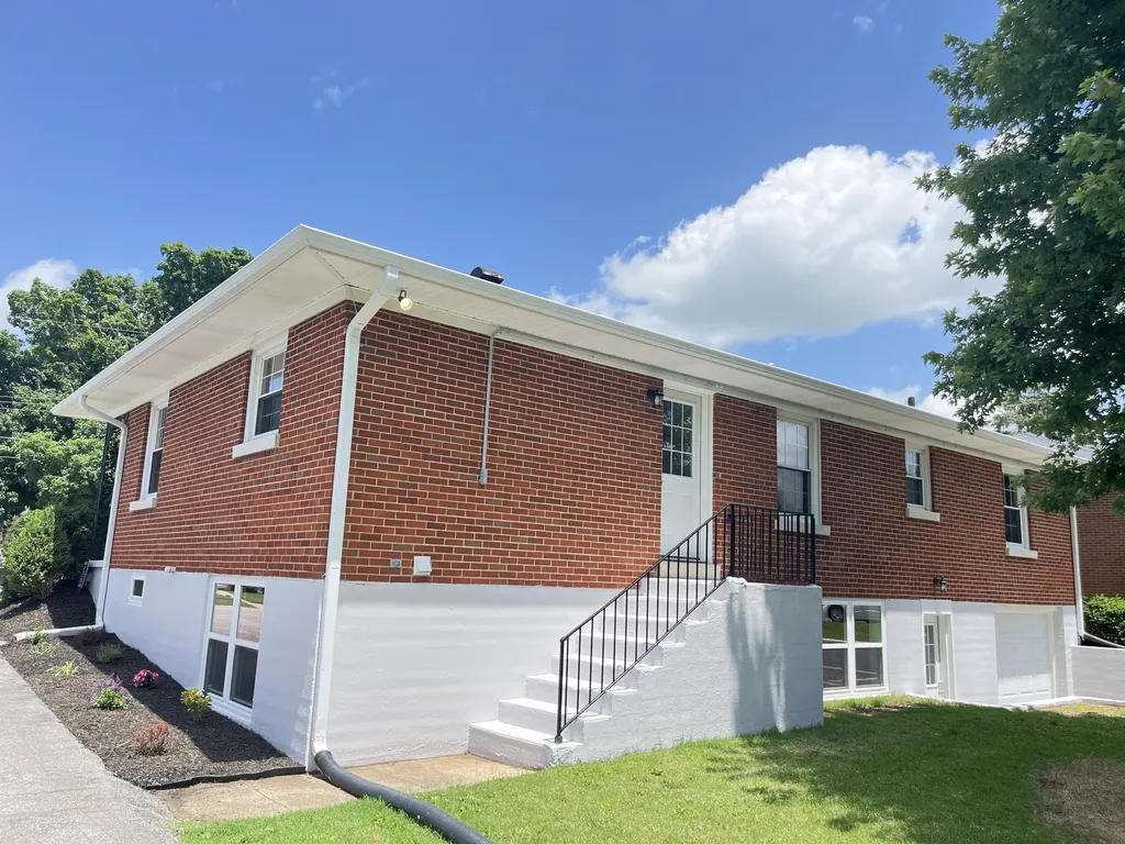 430 College Manor Harrodsburg KY 40330
