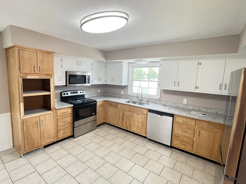 430 College Manor Harrodsburg KY 40330