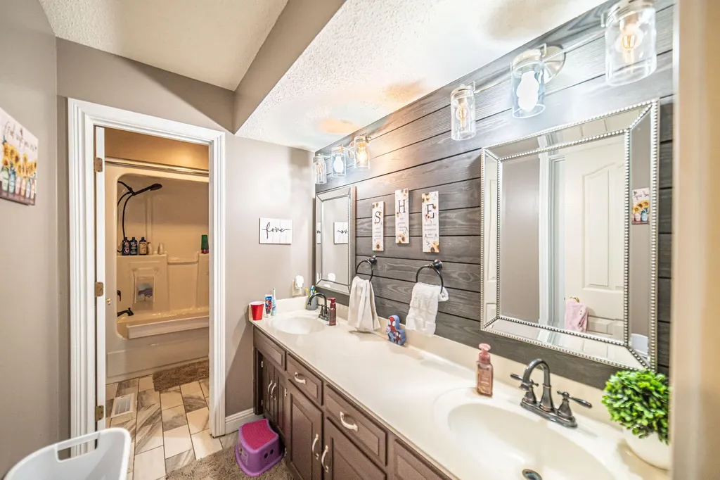 145 Forest View Cove Paducah KY 42003
