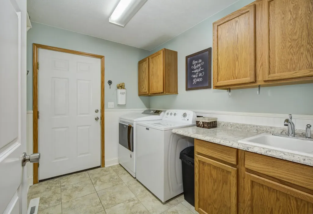 91 Lakeshore Road Gilbertsville KY 42044