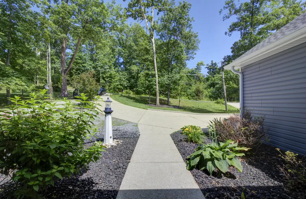 91 Lakeshore Road Gilbertsville KY 42044